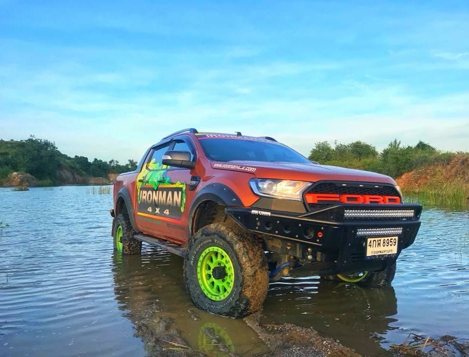 MRW_UK's tweet photo. Great build by @ppkracing Baja Combat #phoenixmonster #ford #rangert6 now those are some bright @methodracewheel #doublestandard #hulkgreen #MR304 #hilux #dmax #fordranger #l200 https://t.co/9leRN5zeaz https://t.co/0ParijlWoQ