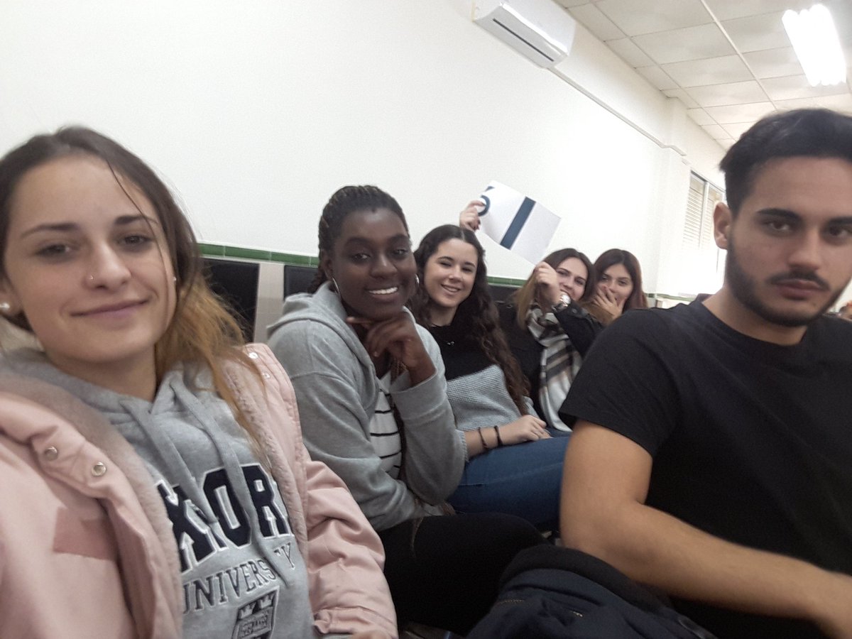 maariaafj's tweet photo. Taller de rotulación #FPComercio y Marketing
@ElenitaSantanaa @silviagmez24 @clauuupascual
@josekcastillo26
@celesst00 
@_joelortiiz
@maariaafj
@Anagaldeano12
@Mehditheking23
@emejotaaaaaa
@anaburf25
@cm_cairo @anta_bb13 https://t.co/XpO3uAnzOh