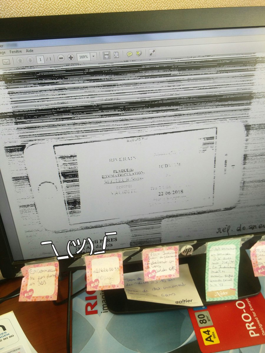 CountOlaf87's tweet image. 2017, People still copie their phones instead of screenshots?!