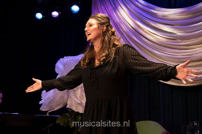 Musicalsites's tweet photo. Genieten van Frank Sanders en zijn gasten https://t.co/WHwCKqNLPZ @jonvaneerd @bettyasfalt @IvoChundro @Anoukkalter https://t.co/h5qRecpXJ0