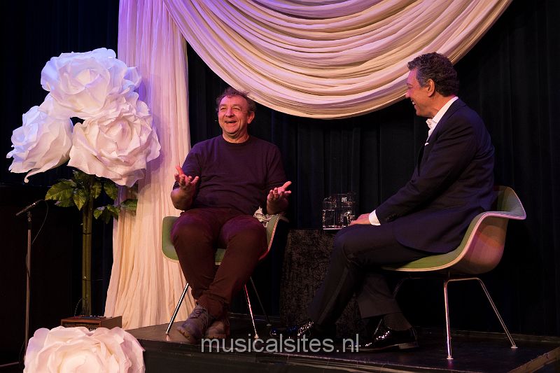 Musicalsites's tweet photo. Genieten van Frank Sanders en zijn gasten https://t.co/WHwCKqNLPZ @jonvaneerd @bettyasfalt @IvoChundro @Anoukkalter https://t.co/h5qRecpXJ0