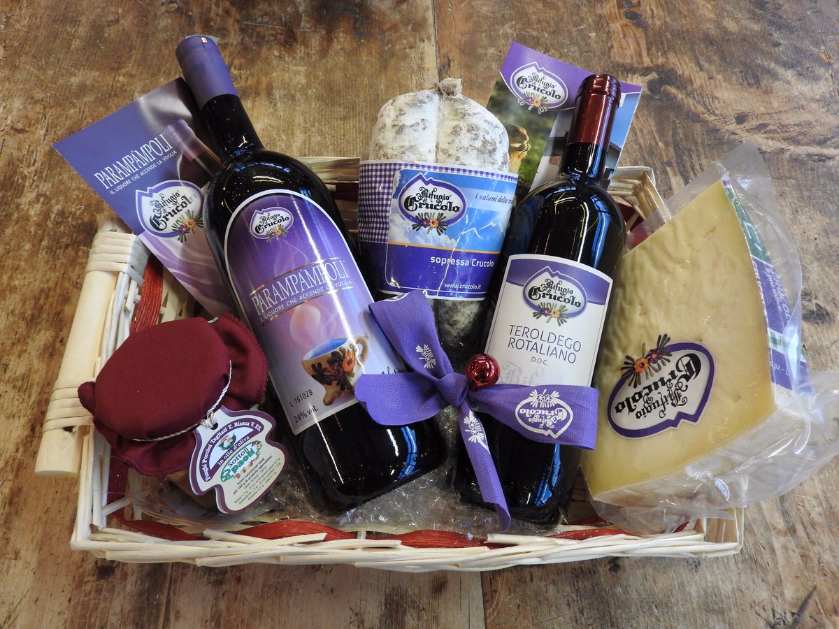 crucolo's tweet photo. Per #natale alcune idee #regalo con i #prodotti del #crucolo nella nostra #bottegadelrifugiocrucolo a #scurelle. https://t.co/0egKoddDxq