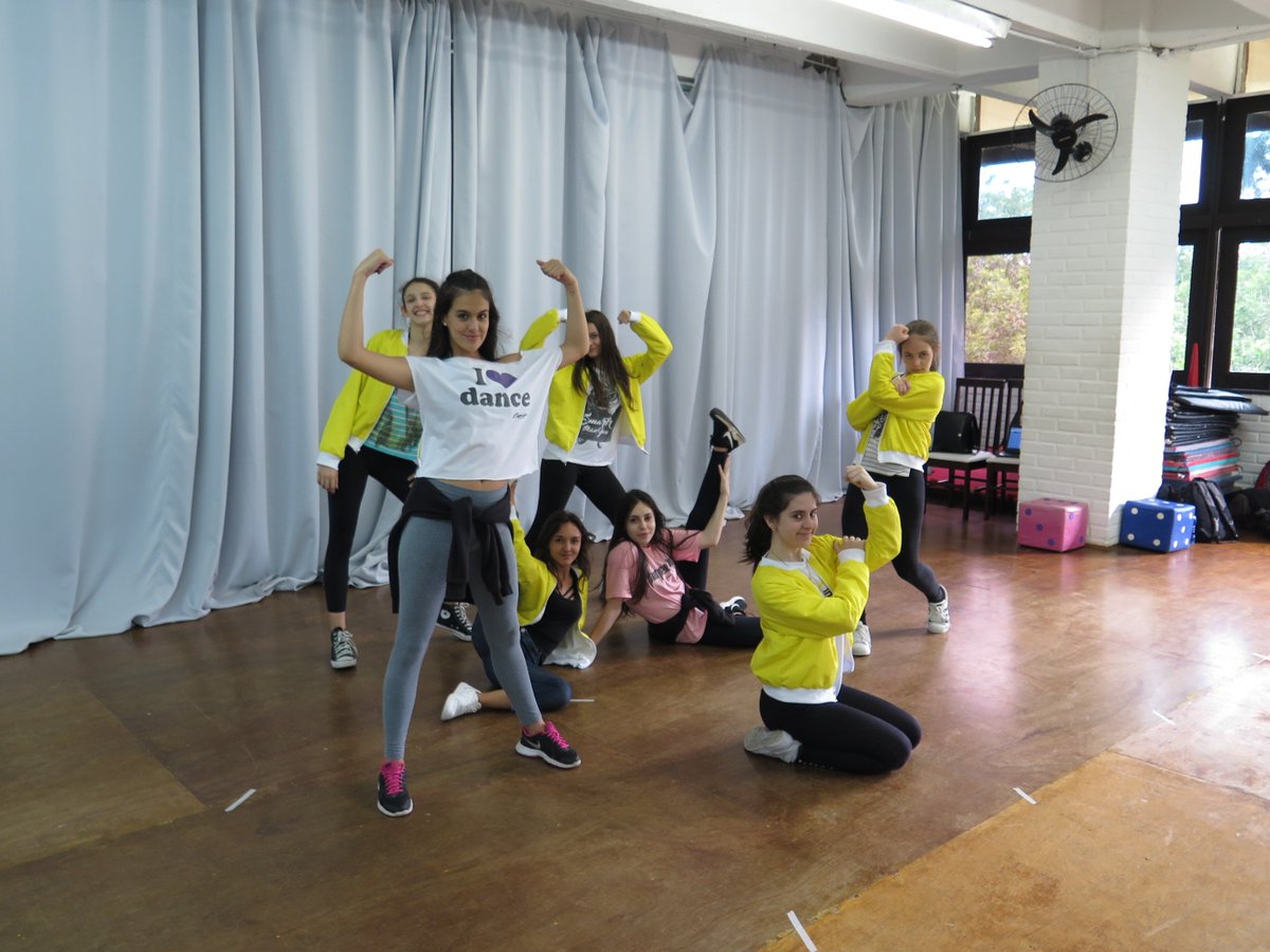 TorneioNBF's tweet photo. Ensaio da Companhia de Dança Cacá Berka para o @TorneioNBF https://t.co/WGV0AHuGuL #cacaberka #torneionbf #NBA #nbb #basquetebol #streetdance https://t.co/BkstR3Mk5W