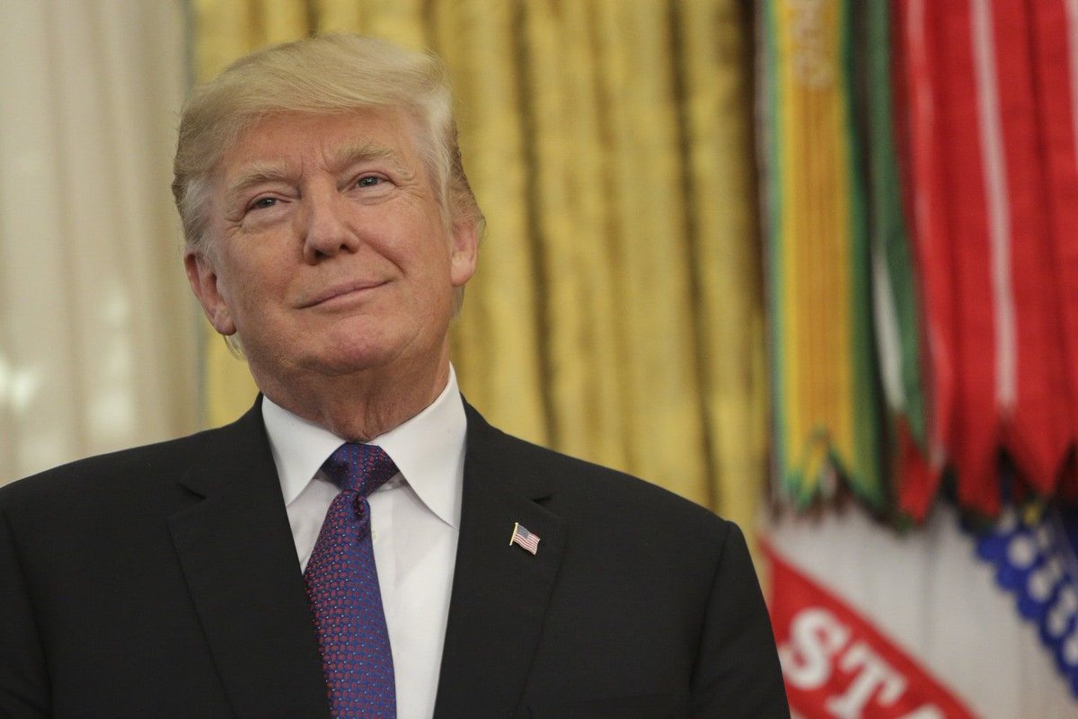 TheResistCente's tweet photo. Trump faces make-or-break meeting with congressional leaders https://t.co/FikYJyXy40 https://t.co/dKKp7QH30T