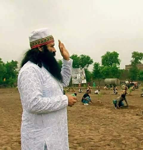 Parveenchhabr14's tweet image. हमारे सतगुरु के आगे संत और डाँ हटाकर बलातकारी लगाने वालो मूर्खो,हमने भी आज से भगवान गुरमीत रामरहीम सिंह जी  लगा दिया.............. Dhan Dhan Satguru Tera Hi Aasra.💐💐💐💐😊🙏🙏🙏🙏🙏🙏