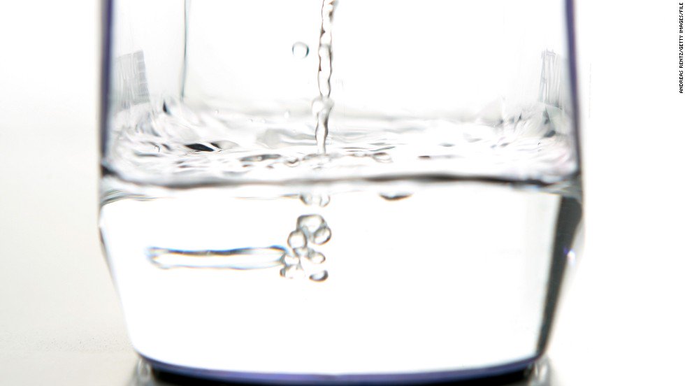 LoriShemek's tweet photo. Mild dehydration can downgrade your mental, physical and emotional health. Numerous studies show attention, memory and mood can be damaged and other symptoms such as headaches, fatigue, hunger, weight gain can result. Drinking water can help prevent - easy action step to health. https://t.co/wnmE94FQk9