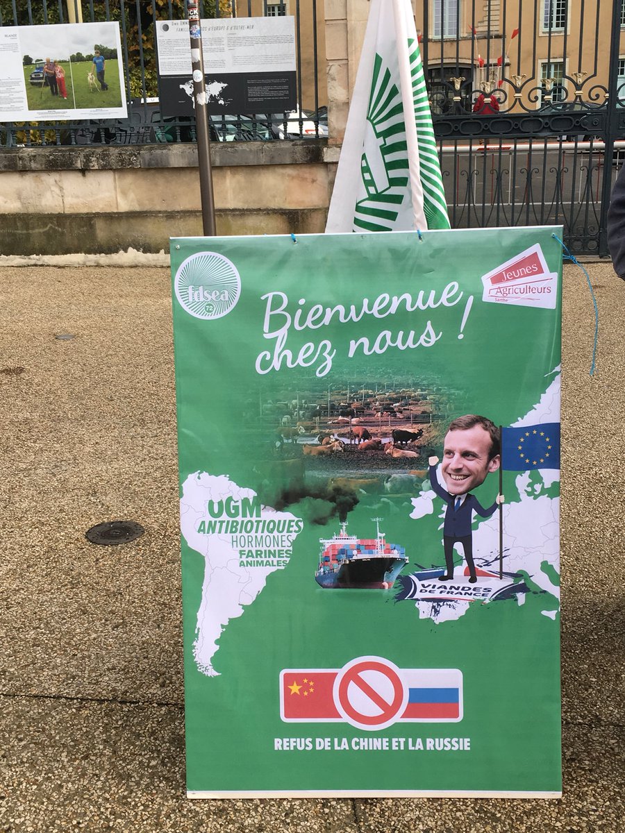 JASarthe's tweet photo. Alors que le #Mercosur semble sur le point d’être conclu #JA72 et @fdsea72 sont allés à la rencontre des consommateurs pour les informer sur les risques de cet accord avec l’Amérique du Sud
Consommateurs exprimez-vous aujourd’hui car demain il sera trop tard! https://t.co/FWkF2Ym2K0