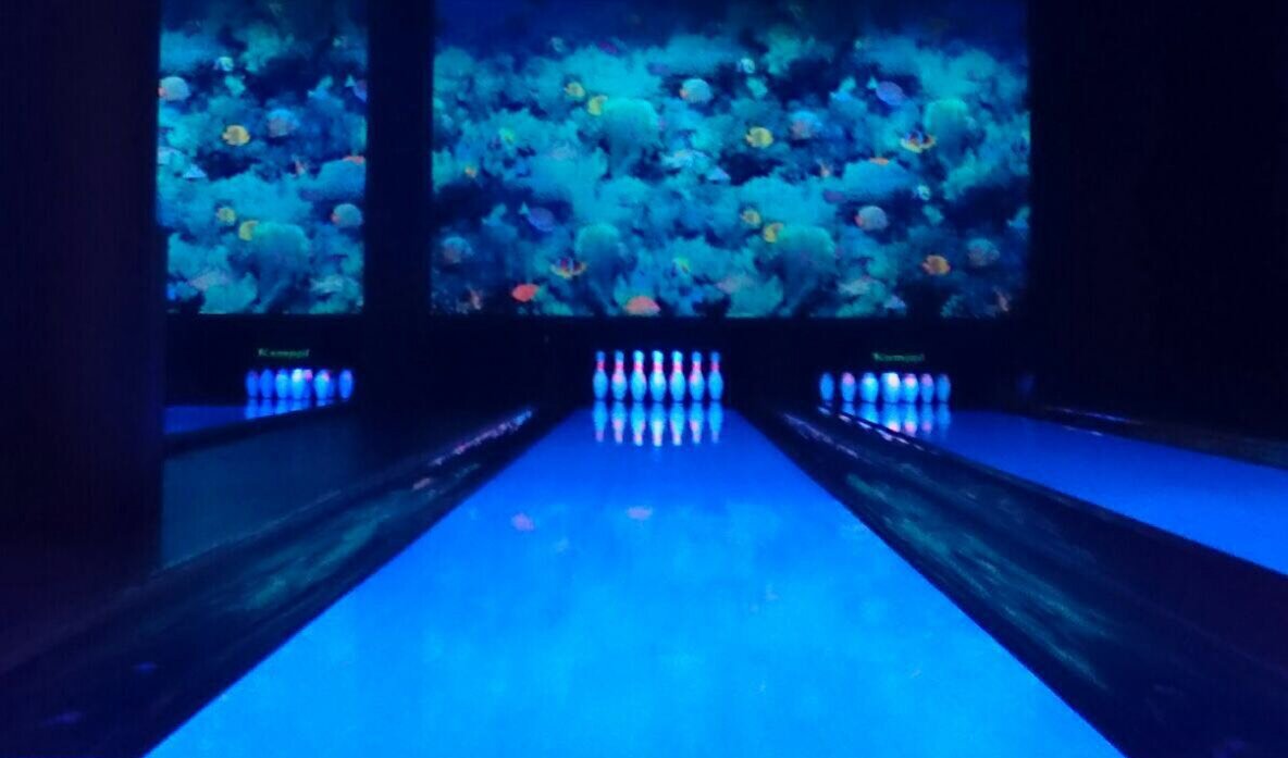 ungpride's tweet photo. Ungpride testar Bowling med vår egen specialist Sara :D blev många glada Strike!!! #ungpride #bowling #Kamppi https://t.co/xZCyB7N6du