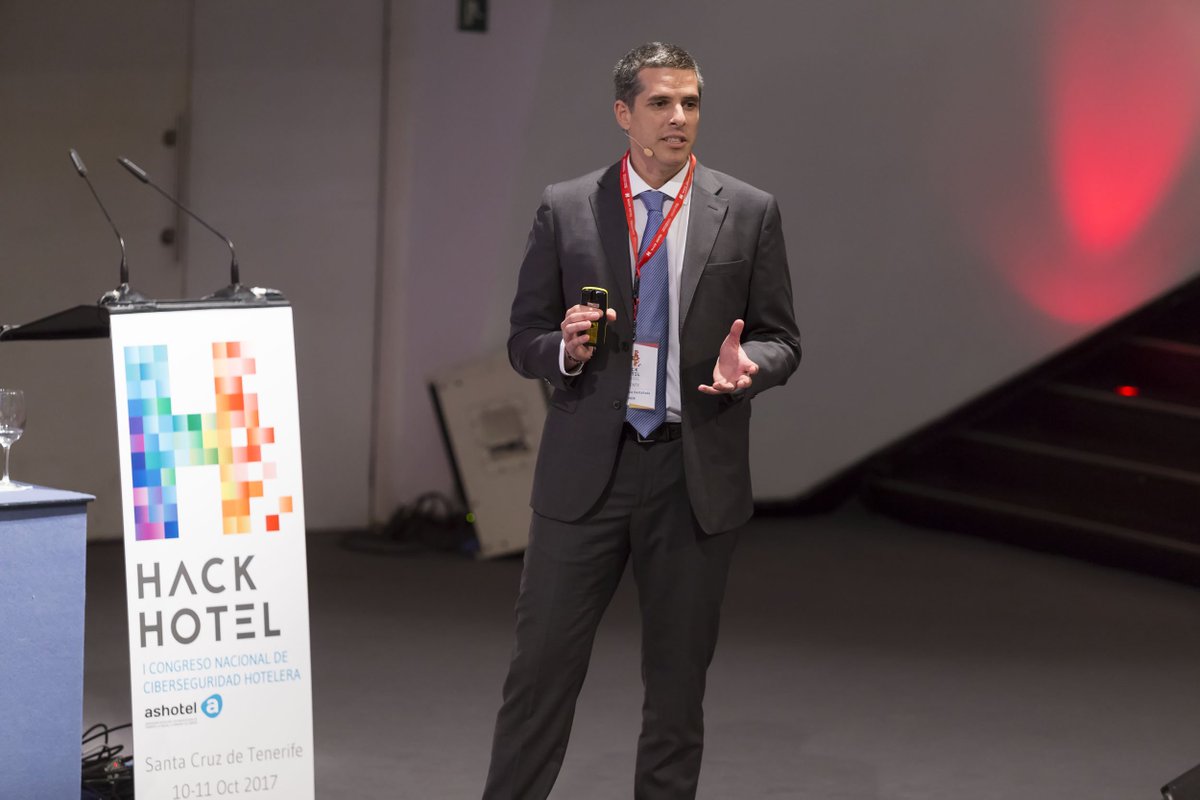 Ashotel's tweet photo. 📹Javier Lantigua, técnico d Desarrollo de Negocio de @Aenor, abordó en #HackHotel2017 el proceso de certificación #ISO27001, un mecanismo para gestionar la seguridad de los datos desde la disponibilidad, la integridad y la confidencialidad https://t.co/AqosFYX0T8 #ciberseguridad https://t.co/Qy1AebxOaT
