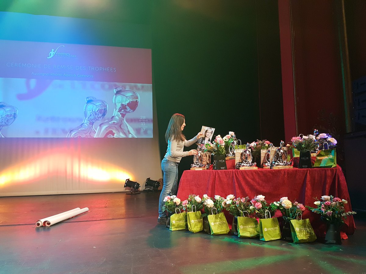 FemmesEco's tweet photo. #Backstage : les équipes s’activent ! Rendez-vous tout à l’heure pour vivre la 7ème édition des Trophées Auvergne-Rhône-Alpes &amp; Genevois ! #FEMECO17 https://t.co/ycGFaQOsnZ