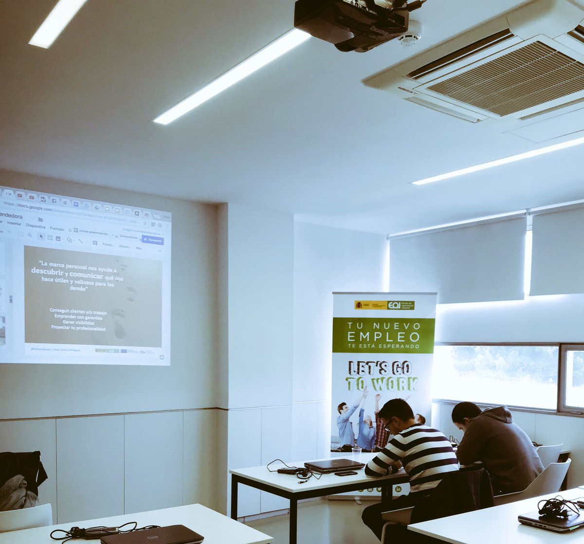 lamardeana's tweet image. Hoy en #Elche trabajando la #empleabilidad de estudiantes del #WebDevBootcamp de @eoi #MarcaPersonal
