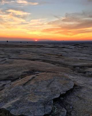 EgreenMarriott's tweet photo. Beautiful views are an everyday occurrence at @StoneMtnPark. Where's your favorite place to watch the sunset with us? https://t.co/nIIWCgKJZM