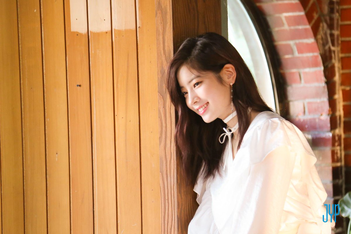 Closed Pics Jeongyeon E Jihyo Twice Season S Greetings 18 First Love Behind The Scenes T Co 6kduohcxnf T Co Evp5y6ghi6