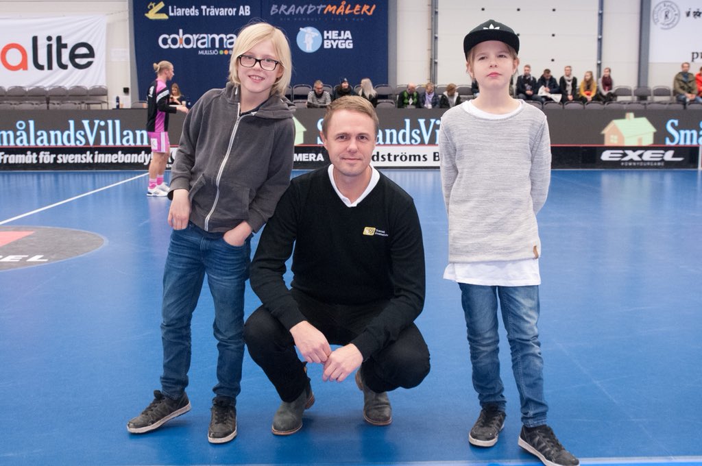 Våra fina innebandyvänner Viggo och Lycke Engelholm var på plats och såg Mullsjö möta Falun i söndags. Där fick de en pratstund med förbundskapten Mikael Hill som gav grabbarna motivation för framtiden. 🌟❤️