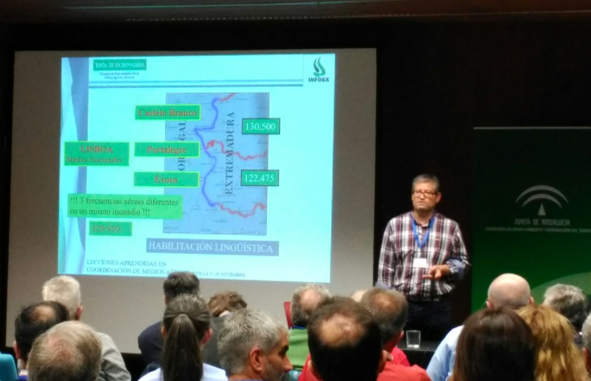 Pyrodidactia's tweet photo. I Seminario #leccionesaprendidas en coordinación de medios aéreos en #IIFF
Víctor P Cerrato @PLANINFOEX "En #IFAcebo 2015 aprendimos:en #IIFF con elevado número de aeronaves la coordinación de medios aéreos no puede ser unipersonal sino con un #equipo de trabajo por #seguridad" https://t.co/QOG87ZjidL