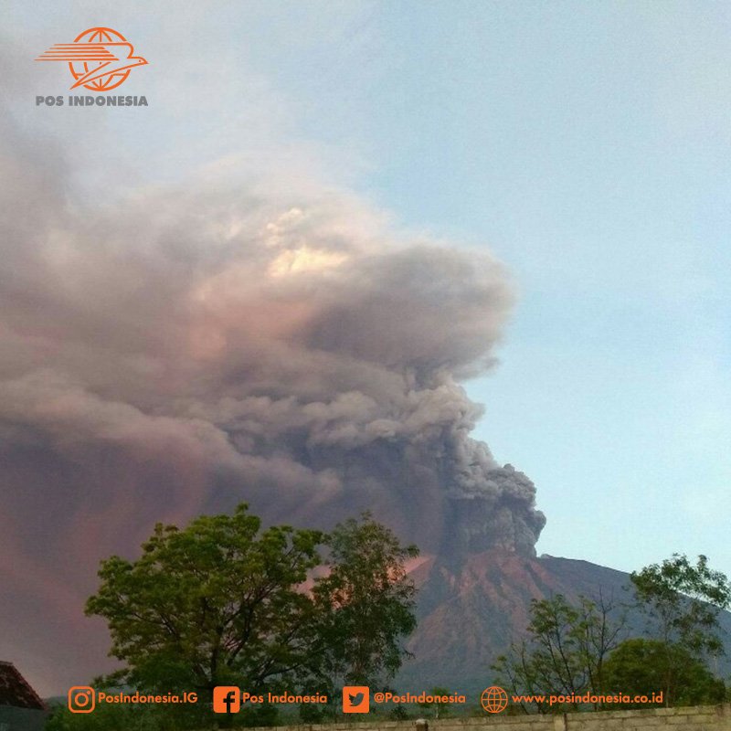 PosIndonesia's tweet image. Pos Indonesia berduka atas bencana alam yang terjadi di Gunung Agung, Bali. Sebagai bentuk kepedulian kepada korban bencana, Pos Indonesia membuka Pos Peduli Bencana Alam Gunung Agung dan berkomitmen membantu pengiriman bantuan maupun donasi dalam bentuk uang maupun barang