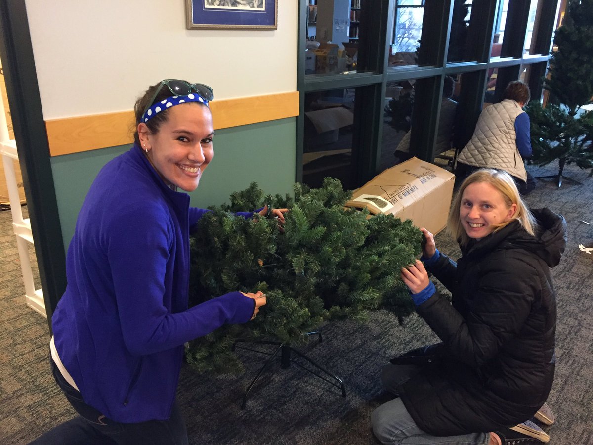 MrsBalsbaugh's tweet photo. Etown Elves are busy volunteering in the Etown library...#EASDGivingback https://t.co/jkL6WmyY15