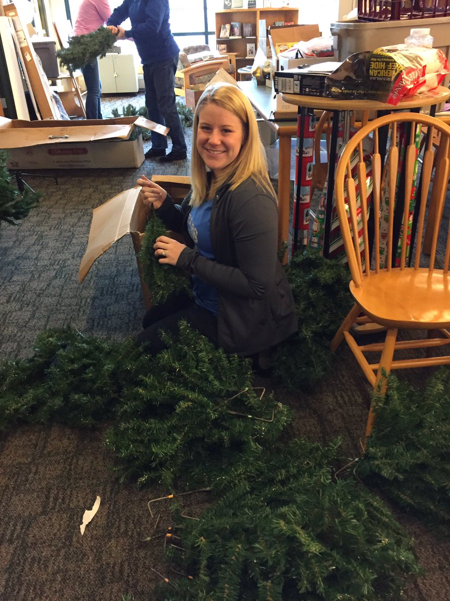 MrsBalsbaugh's tweet photo. Etown Elves are busy volunteering in the Etown library...#EASDGivingback https://t.co/jkL6WmyY15