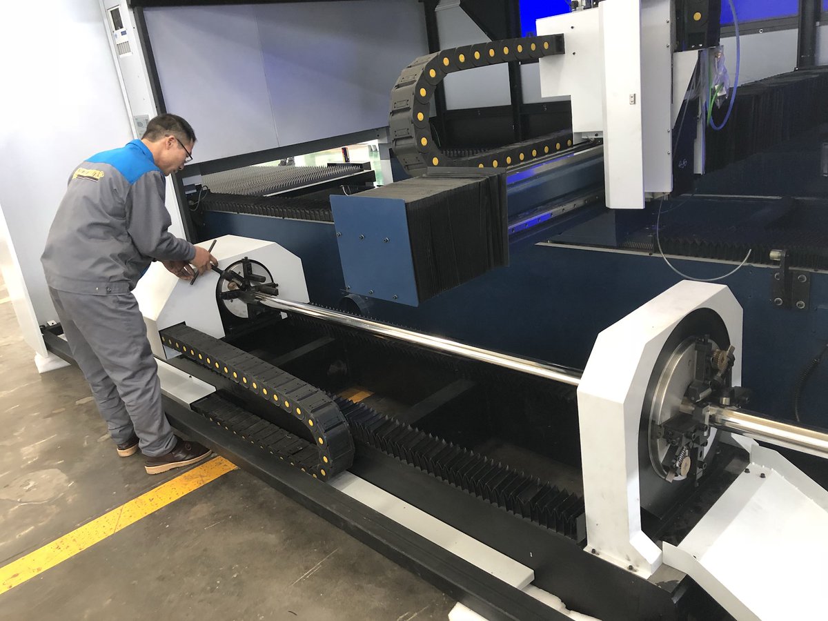 AccurlCNC's tweet photo. ACCURL 2 Kw Fiber Laser Cutting Machine ECO-FIBER 3015 with Tube cutting Axis 
#lasercutting #lasercuttingmachine #accurl https://t.co/4KDvZBfCMy