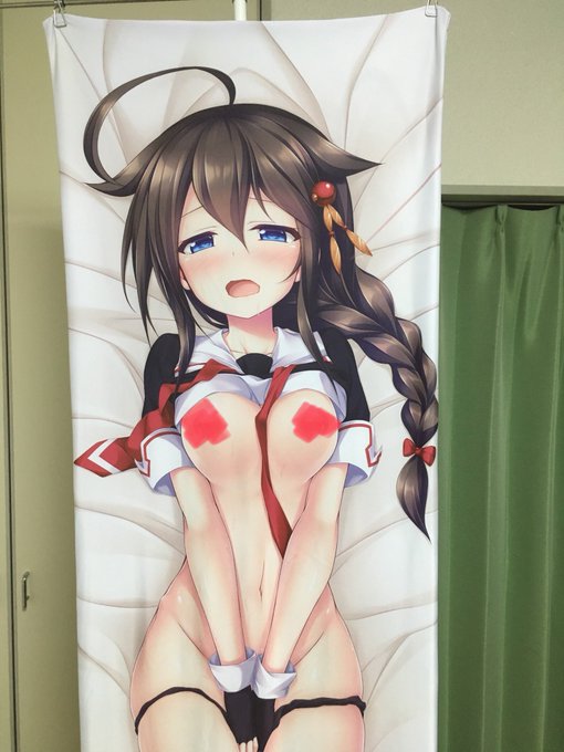 時雨抱き枕カバーのサンプル届きましたー!
ちょっとゴミが残ってたのを直して、こんな感じなのを冬コミに持っていきます! 