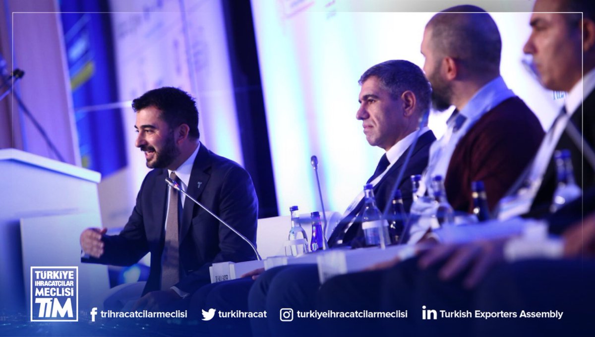 8. #BoğaziçiZirvesi devam ediyor.
#TİM Genel Sekreteri <a href="/baderarslan/">Bader Arslan</a> moderatörlüğündeki ‘Küresel Arenada Rekabetçi Olmanın Altın Kuralı’ panelinde, #inovasyon, verimlilik ve büyümenin uluslararası pazarlardaki rekabeti sürdürmeye etkisi konuşuldu.