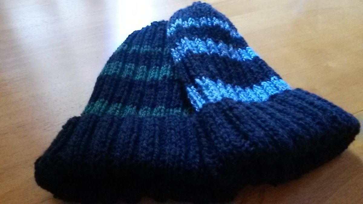 KnitWithMe's tweet image. Beanies finished for twins for cold mornings Brrr! #KnitWithMe #Knitting 🐑