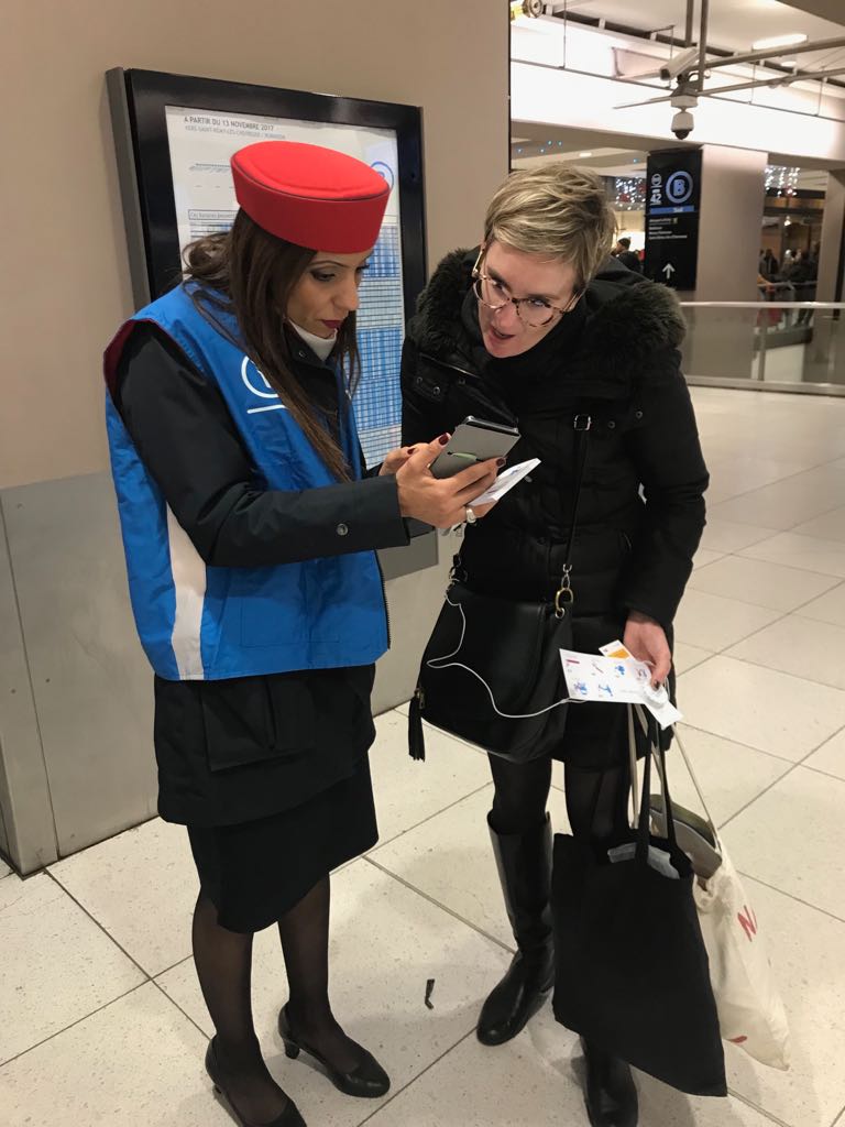 fredbell75's tweet photo. En direct de Paris Nord les équipes escale et vente #transilien échangent avec leurs clients sur #incivilités #fumeurs @RERB @RERD_SNCF @LigneH_SNCF @cecderv @Mohamed_Bouarfe @denismasure @GForgeotdArc https://t.co/zCMfxp59Qk