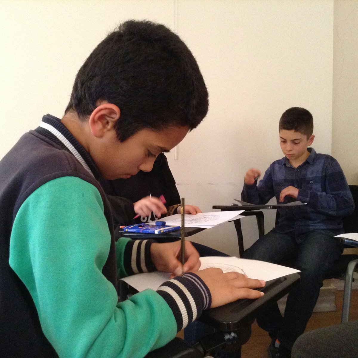 egitimgenc's tweet photo. Oyun &amp; Resim Atölyesi'nden eğlenceli  desen çalışması ✏🔺🔷⬜🔶⚫ https://t.co/F4WGkoFMk6