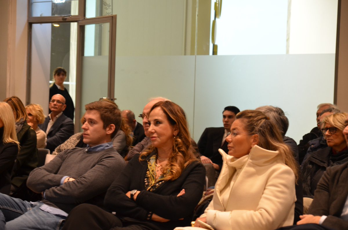 chiaradynys's tweet photo. Presentazione monografia @LaTriennale di Milano con 
Giacomo Agosti, Umberto Allemandi editore, @fminervino, @annalisazanni  @giorgioverzotti https://t.co/QLmPBYgk0z
