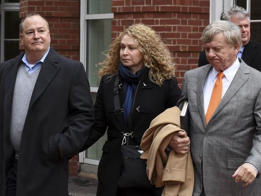 I #cheated customers and I did it well, former #Pilot Flying J sales exec tells court
#Africlive
Click here goo.gl/E62Gaf