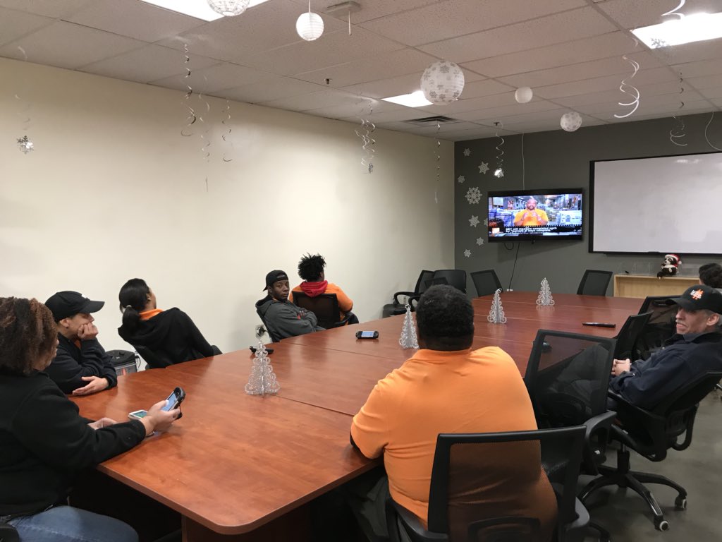 #1256 met team watching met broadcast <a href="/D14MET/">Dom DiMartino</a> <a href="/DonnaCurran4/">Donna - D82 MEM</a>