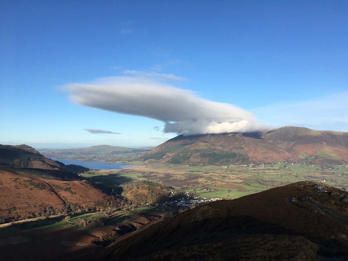 thesickandwrong's tweet photo. Bring the wave! Stunning day out of the office but a tad breezy! https://t.co/3kaqPCmXxY