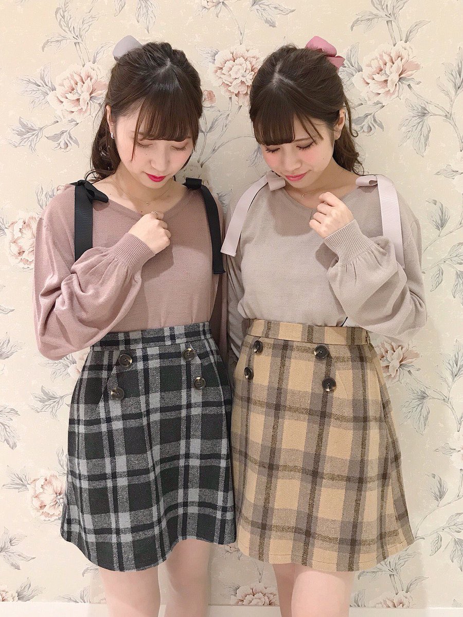 18 Happy Bag Evelyn 福袋 情報解禁です 全2種類 各 8000 Tax Girly 着画右 トートはホワイト Sweet 着画左 トートはブラック 中身は 相当 ワンピース ニット ト Evelyn Scoopnest
