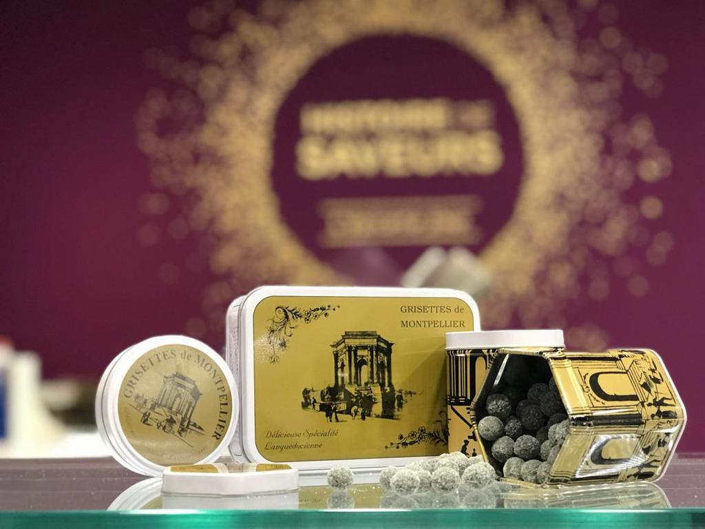 Phil_Saurel's tweet photo. Lancement des Grisettes de @montpellier, spécialité de la ville depuis le moyen-âge
Un petit bonbon aux vertus médicinales fait de miel et de réglisse.
Les Grisettes arborent la tenue traditionnelle grise des ouvrières de la mode ornée des chaînes et de ciseaux.
@Montpellier3m https://t.co/clHbvg18Un
