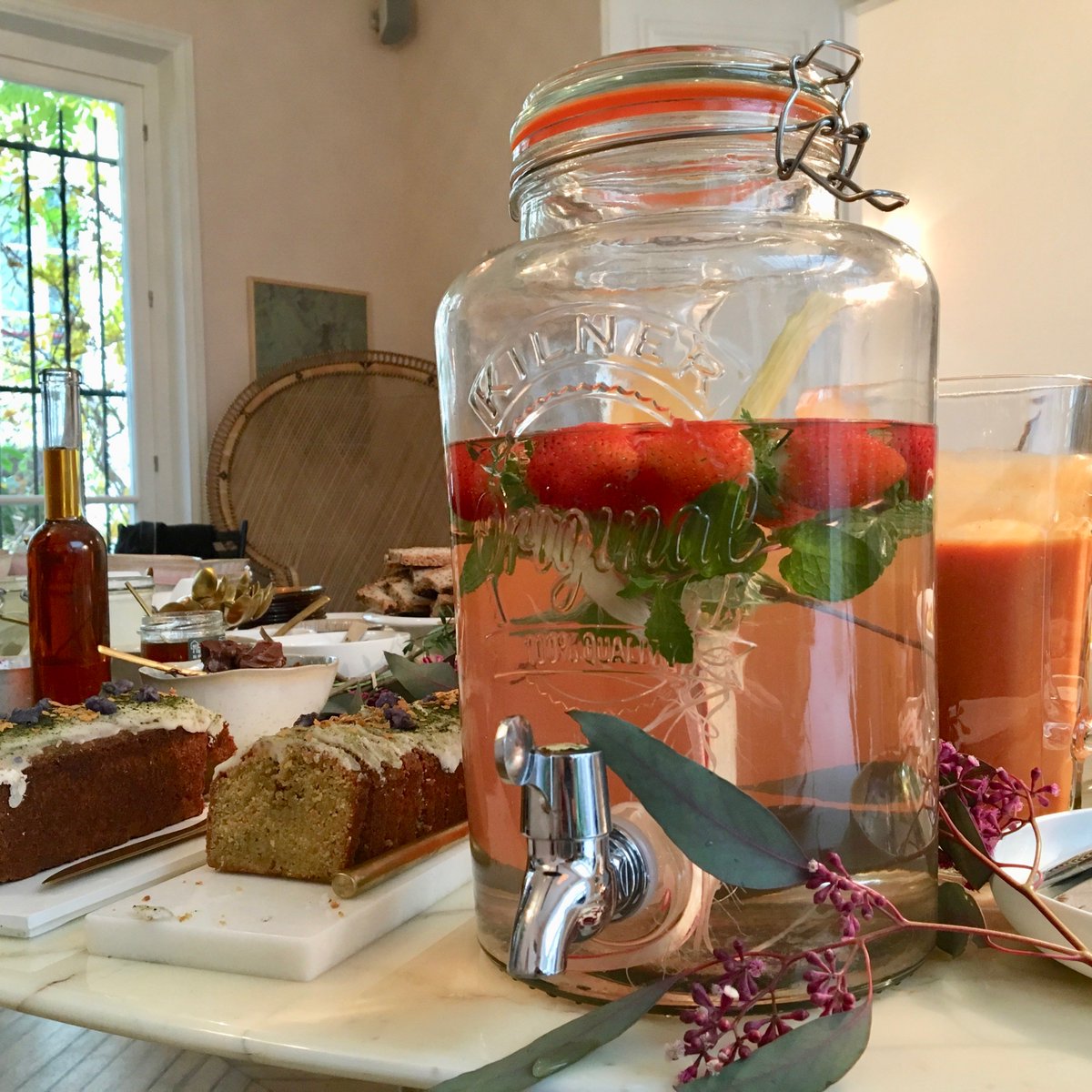 HapphappEvents's tweet photo. ...Le lieu ? Notre Villa romantique (https://t.co/n0FawxD2nt) et son jardin d'hiver. Côté food, un petit-déjeuner à la fois très sain et délicieux pour avoir les idées claires. Si vous aussi vous voulez marquer le coup auprès de vos collaborateurs, RDV sur https://t.co/NQthmpwJMx https://t.co/2bSzI5Gqic