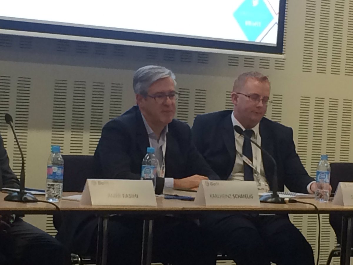 AnnaFERRERE's tweet photo. "Les grandes compagnies de l'industrie pharmaceutique savent que le sujet du big data est essentiel pour leur business model mais ils ne se sont pas encore emparé du sujet" #Biofit2017 https://t.co/YrYQtxEeH0