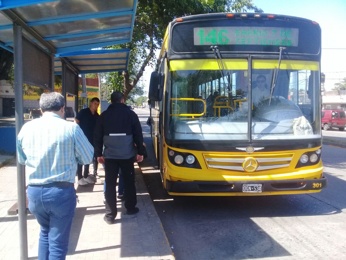 MAlvaradoMR's tweet photo. #Operativo #ControlTUP >> Grandoli y Guiraldes, @CMDSur >> 🚌 Líneas 144 y 146. Horario/frecuencia/limpieza e higiene. #EstamosCerca! https://t.co/Mm8VBNckNt