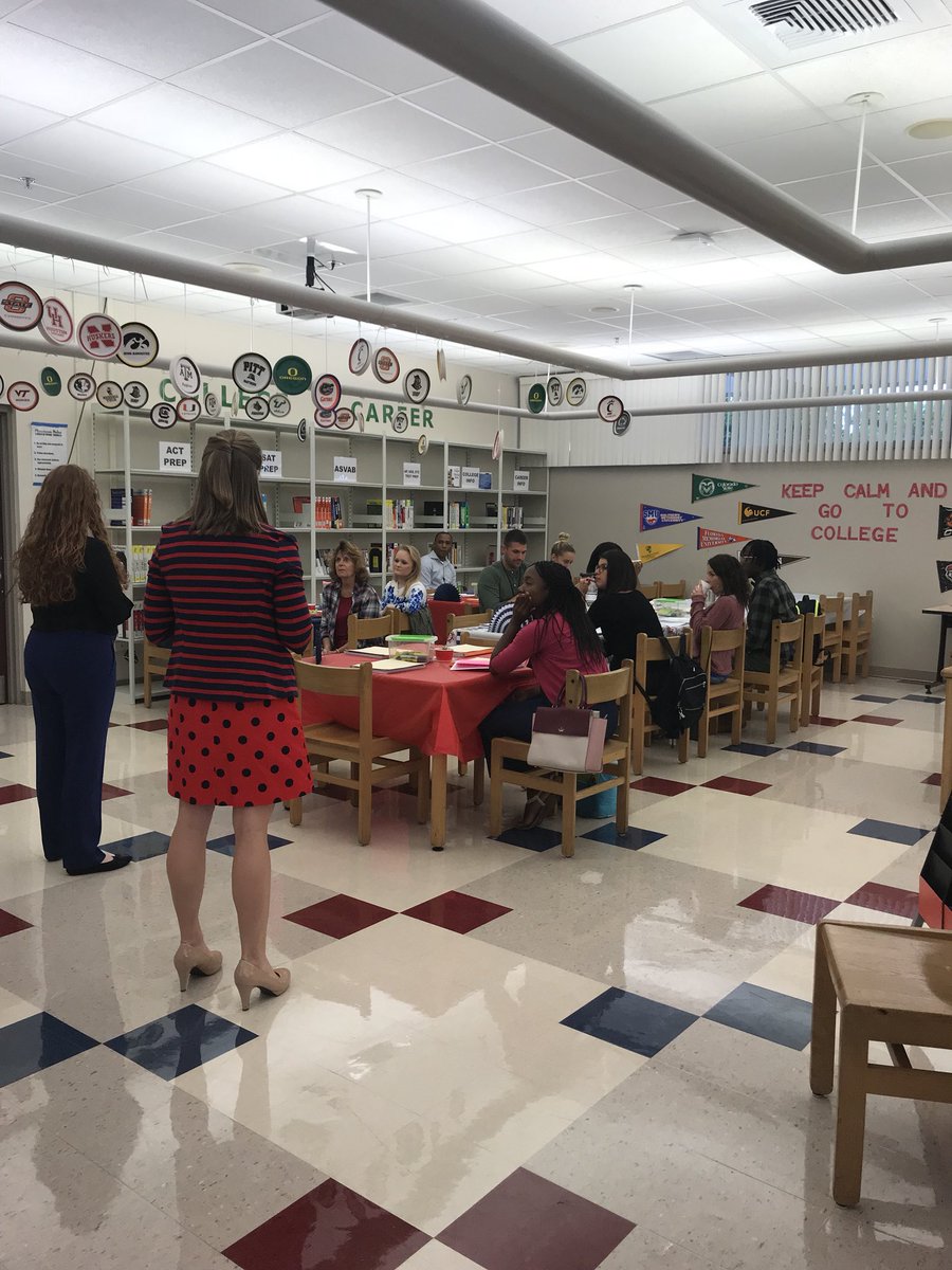 FHH_FalconFury's tweet image. Falcons, Blue Marlins, &amp;amp; Stingrays getting #AVIDized with @MsColleenCarney at #AVIDPathwayTraining at #TheHill today!!!@pbcsd @AVID4College