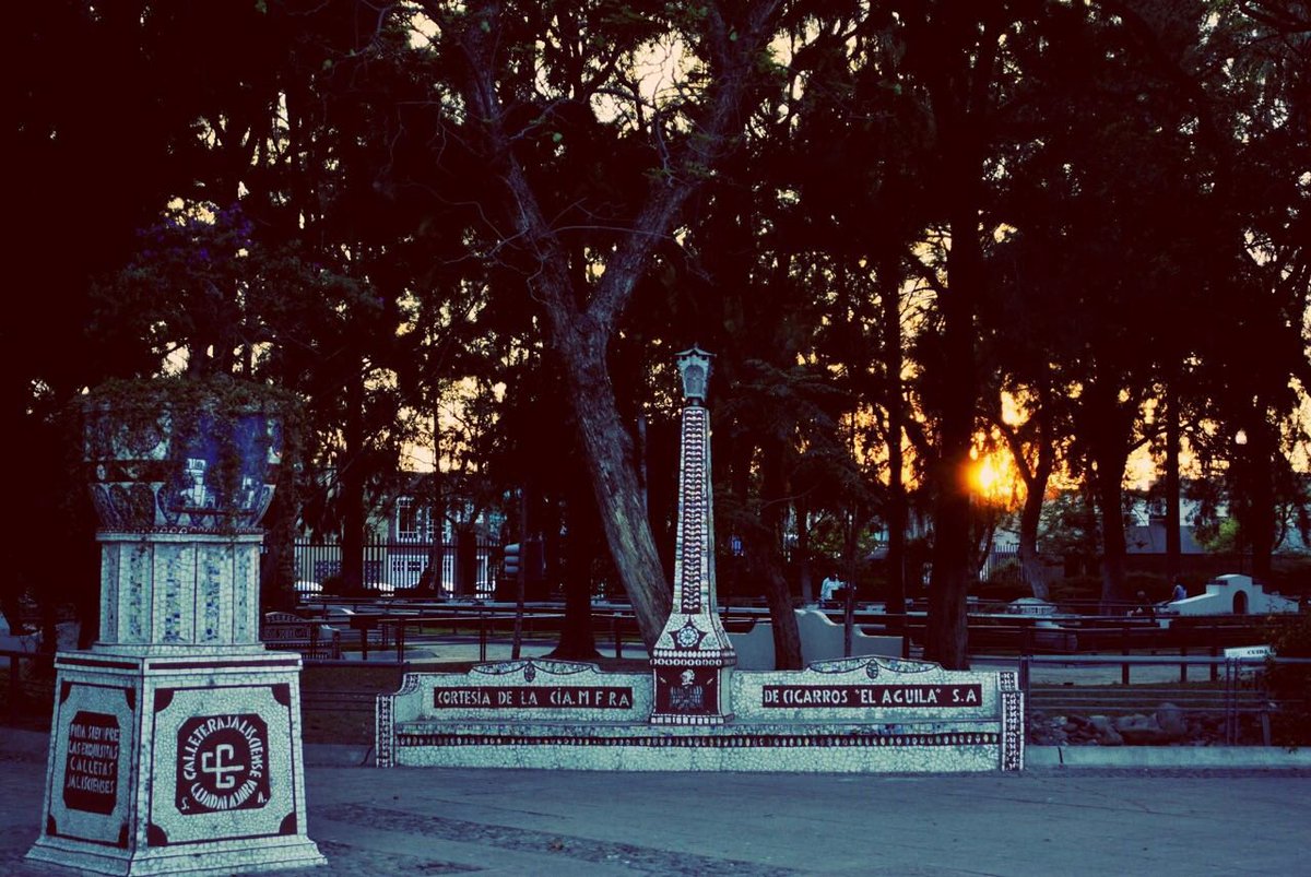 TorrucoTurismo's tweet photo. En @Aguascalientes hay una plaza muy bonita para pasear con la familia, la Plaza de las Tres Centurias y su nombre se debe a las construcciones de 3 edificios que datan de los siglos XIX, XX y XXI. Tiene un espectáculo de fuentes bailarinas #ViveAguascalientes https://t.co/wtIWU53cvS
