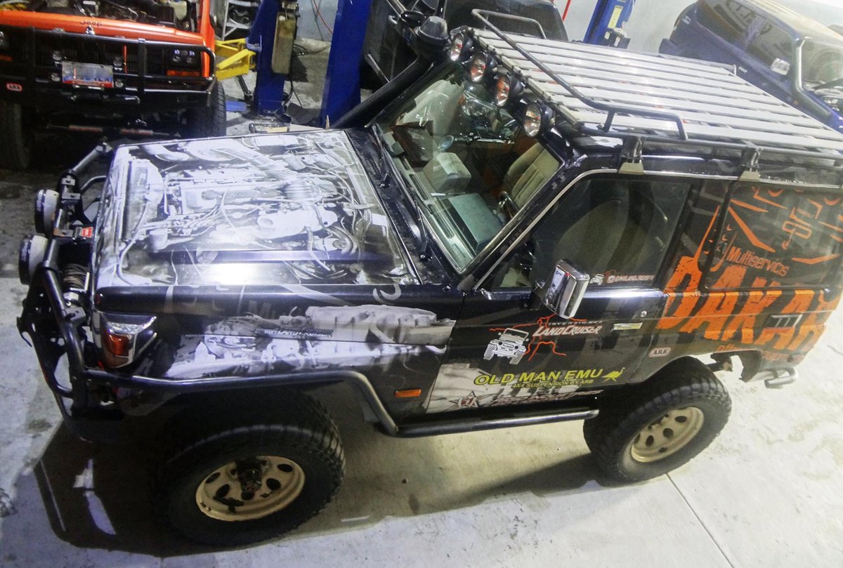 MultiDakar's tweet photo. El pana @luisfj40cruiser visitando nuestra tienda hace algunos días 🚜🔥🔥🔥🔥 integrante del #teamDakar #NadaNosDetiene #MultiDakar #SoloEnDakar #LosExpertosEnSuspension https://t.co/hS3VfOiRyT
