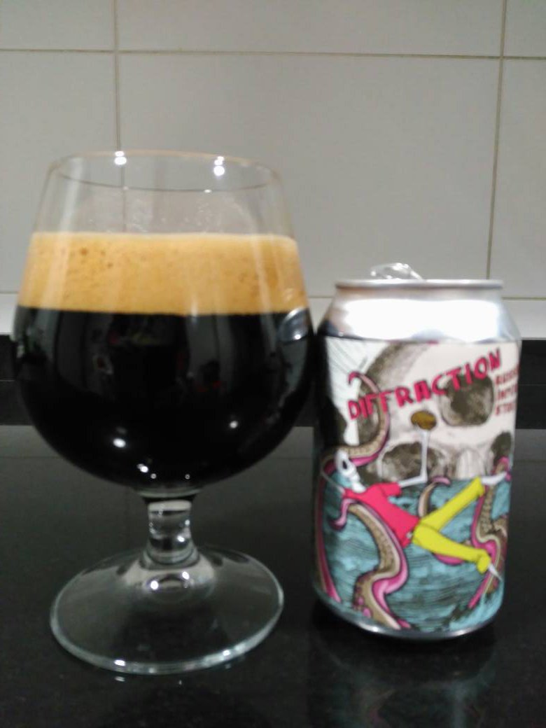 #HoyRecomendamos "Diffraction", poderosa imperial stout elaborada con coco y jarabe de arce colaboración de <a href="/Bevog_Brewery/">Bevog_Brewery</a> y <a href="/Naparbier/">Naparbier</a>