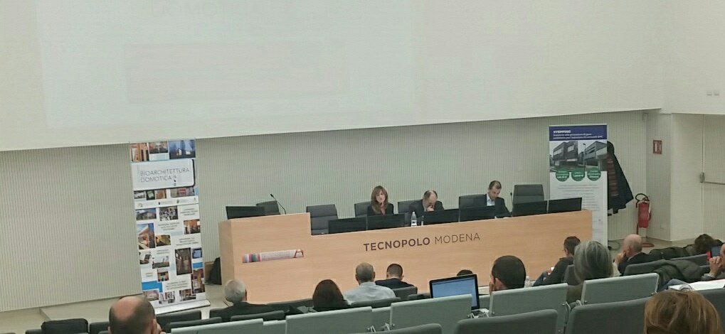 ClimateKICItaly's tweet photo. @BioarchDomotica @teresabagnoli di @Aster_ER ci parla di #BuildLab per #innovare il settore #edile. https://t.co/KMYLyI6Wqd