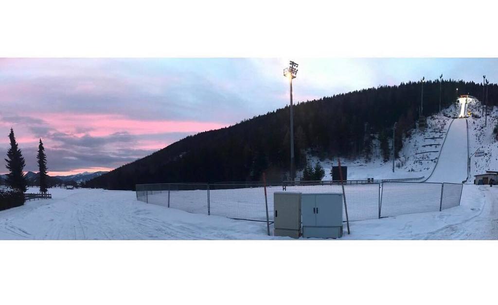 janniReisenauer's tweet photo. first snow-touch is made ! ❄️first jumps were made earliest in the morning and here what a view awaited us #totallyworthit #firstcream 1️⃣☁️ #JR #ReisenauersGastronomie #skijumpingAUT #ÖsterreichAlm #ÖAlm #KiaCenterPg #JANNI https://t.co/3g8fzEgSYs https://t.co/SwaU5viQbb