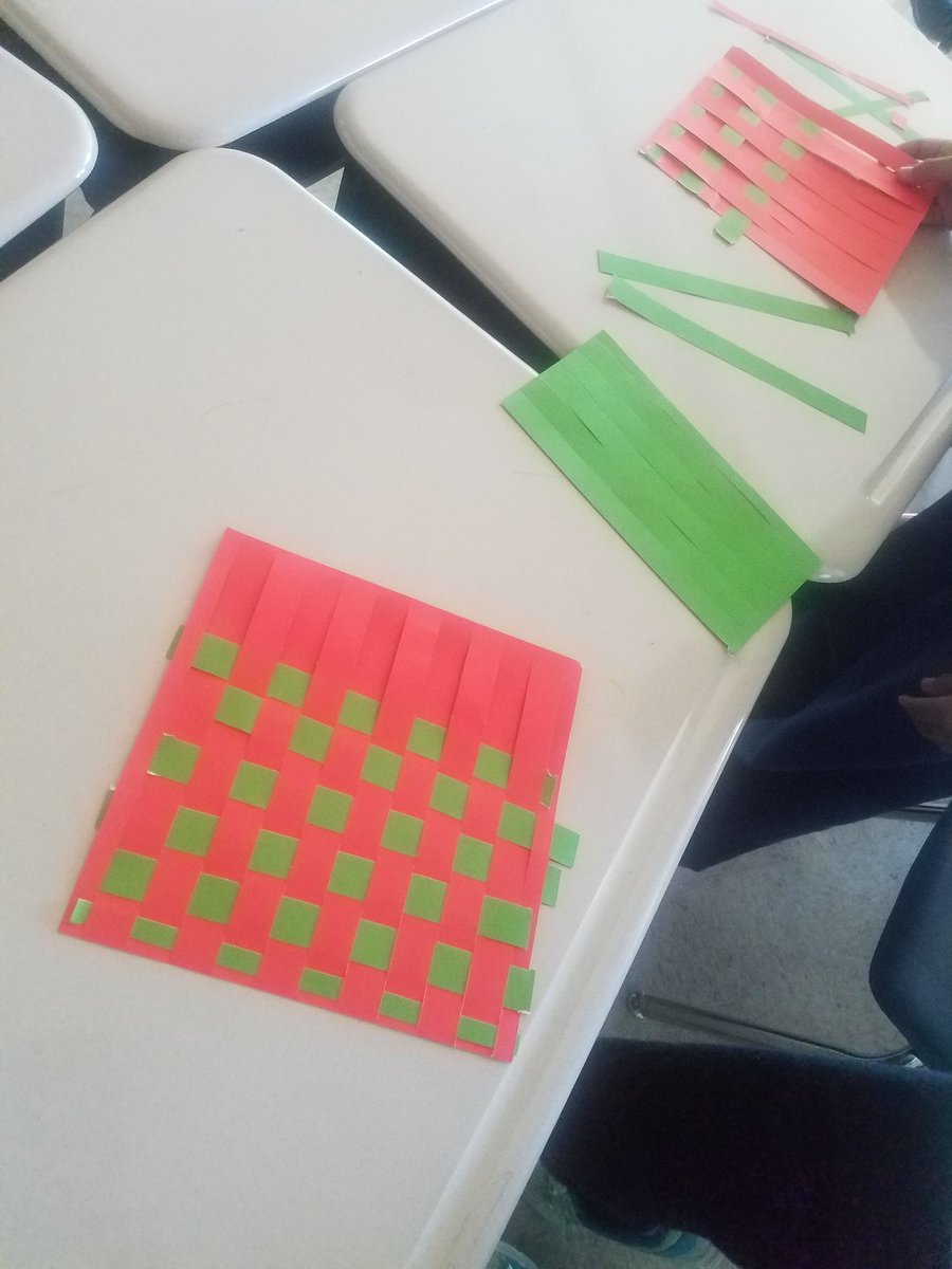 MsMastro123's tweet photo. Read about Navajo rug weaving and then gaveit a try. #create #howto #secondgrade #learnhowto #readtolearn #readtocreate https://t.co/60G8PZ5rzy