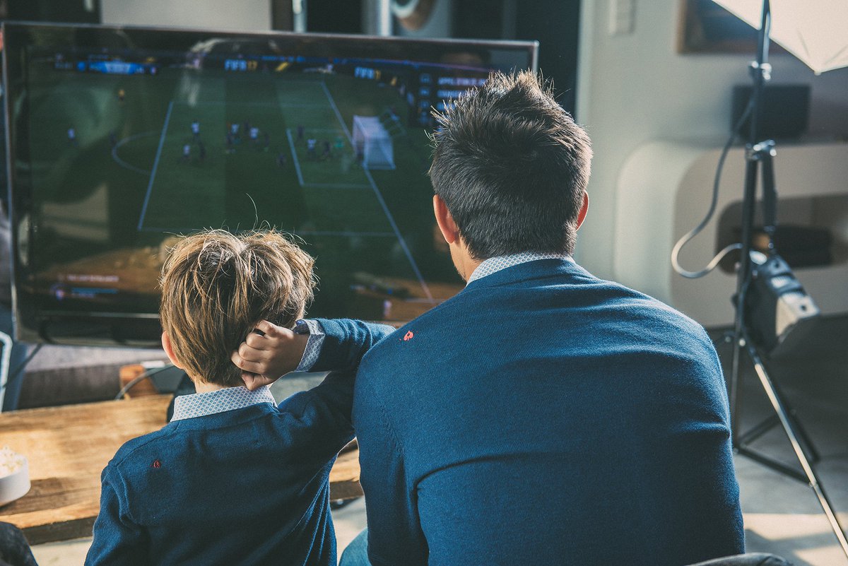 [CONCOURS JAQK] Envie de gagner un ensemble JAQK père/fils ? Partagez la photo de votre kid en train d’imiter son papa (ou l'inverse :P) avec #TAOxJAQK, sur Facebook, Instagram ou Twitter !