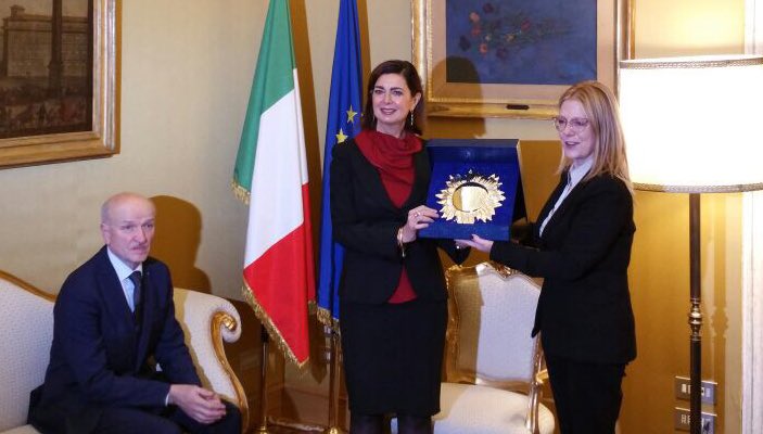 Il #SoleArgento 2017 di #Confartigianato a <a href="/lauraboldrini/">Laura Boldrini</a> per "coraggiosa opera per #parità di genere e #lavoro femminile, esempio di impegno a salvaguardia dei  #diritticivili con sensibilità, passione e fermezza per costruire prosperità economica, benessere e coesione sociale"