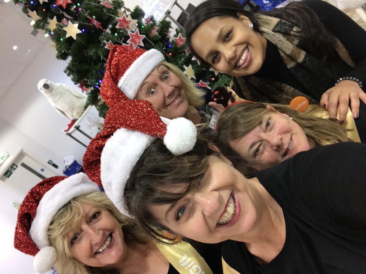 lolsie0202's tweet photo. #GIveAGift  Give a gift to a vulnerable child in Thurrock ❤️😍1st Floor Lakeside H of F end next to McDonalds @thurrockcouncil @intuLakeside https://t.co/P4sdpt3Ur2