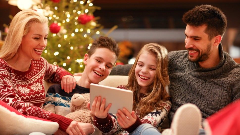 kimkomando's tweet photo. We survived Thanksgiving but #Christmas and #NewYears are right around the corner. Read my column for 5 #digitaltricks to help you through the #holidays #KimKomando https://t.co/DxgqBmXgpM https://t.co/8QhdpqopZ0