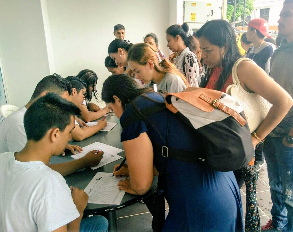 Rivierh's tweet photo. Seguimos apoyando la reconstrucción del tejido empresarial de #Mocoa. Hoy estamos en la @ccputumayo, damos inicio al 3er #MiPymeRegional que hace @Ministerio_TIC en la ciudad, en dos meses. https://t.co/fW0zzfKlJT