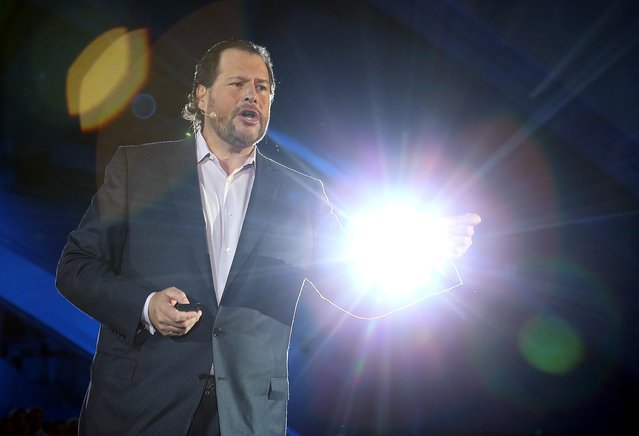 Salesforce keeps rolling with another monster quarter, as it sets $20 billion revenue goal sforce.co/2jsjH3c